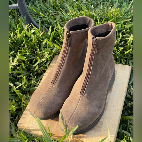 LA CANADIENNE suede Leather bootie black size 6.5 women’s $399 like new - Picture 4 of 12